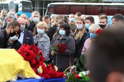 В трех областях Украины почтили память погибших во время крушения Ан-26 курсантов