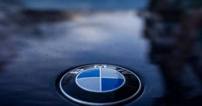 В Калининграде 55-летний водитель BMW умер за рулём и врезался в ограждение