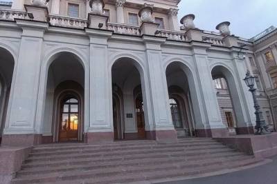 Депутаты петербургского ЗакСа поскандалили из-за ношения масок
