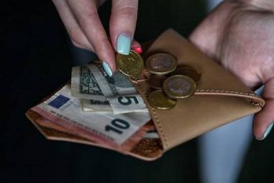 Официальный курс евро упал ниже 92 рублей