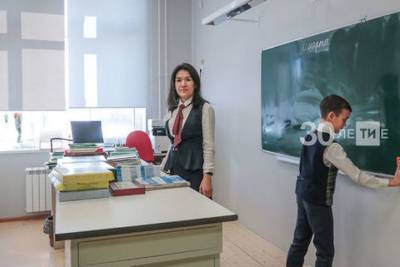 Классные руководители школ РТ получили первые выплаты в 5 тыс рублей