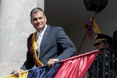 Эквадорский суд запросил у Интерпола помощи в розыске экс-президента Корреа