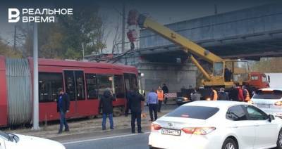 Очевидцы рассказали подробности аварии с участием трамвая на улице Техническая — фото и видео