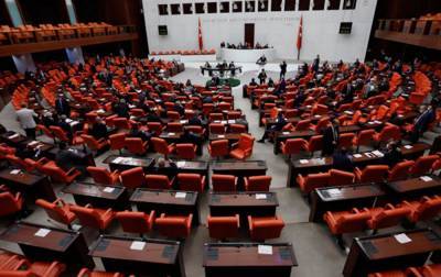 Парламент Турции продлил разрешение использовать армию в Ираке и Сирии