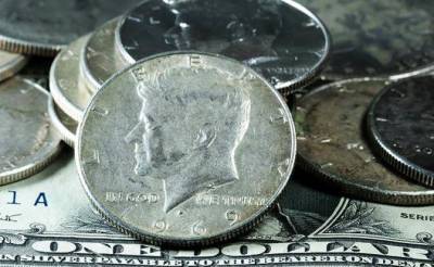 Отказавшись от бумажного доллара, как разносчика заразы, США предлагают серебро