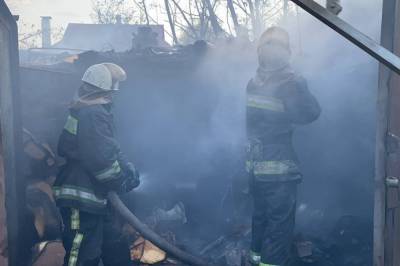 В Харькове вспыхнул масштабный пожар: Огонь перекинулся на частные дома