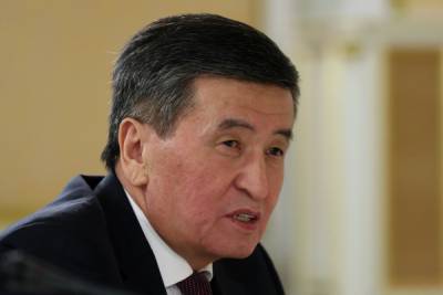 Парламент Киргизии обсуждает вопрос об импичменте президента