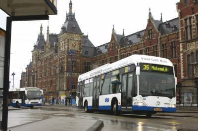 В Амстердаме мужчина сильно избил водителя автобуса за требование надеть маску