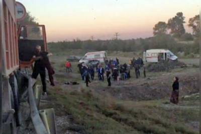 Три человека погибли и девять пострадали в ДТП со школьным автобусом в Дагестане