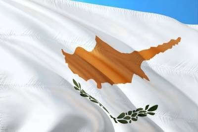 СМИ: Кипр задумал лишить часть россиян золотых паспортов