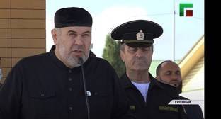 Чиновники в Чечне следуют примеру Кадырова в игнорировании масочного режима
