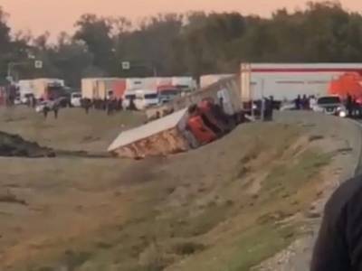 Четверо погибли в крупном ДТП со школьным автобусом в Дагестане