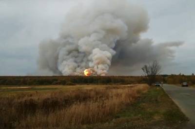 В Рязанской области загорелся склад боеприпасов: взрывы раздаются каждые 10 секунд