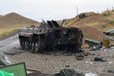 Азербайджан заявил об уничтожении десяти армянских танков