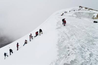 Тибетский слет альпинистов завершился традиционным восхождением на пик Лодуй