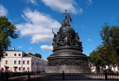 Кого нет на памятнике «Тысячелетие России» в Новгороде? (3 фото)