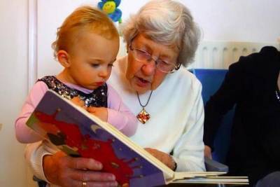 В российском законодательстве хотят закрепить право бабушек быть с внуками