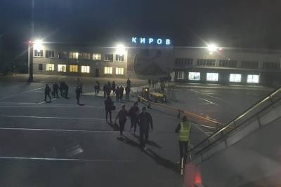 Бурятский экс-чиновник восхитился отсутствием автобусов в аэропорту Кирова