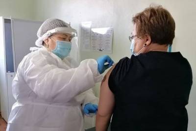 «Очень ждала этого дня»: бурятский главврач рассказала об ощущениях после вакцинации от COVID-19