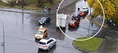 Водитель в Петрозаводске заблокировал дорогу, чтобы повздорить с другим автомобилистом