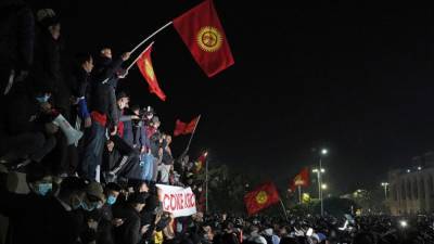Количество пострадавших в беспорядках в Бишкеке превысило тысячу человек