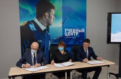 В Новом Уренгое открылся учебный центр "Газпром нефти"