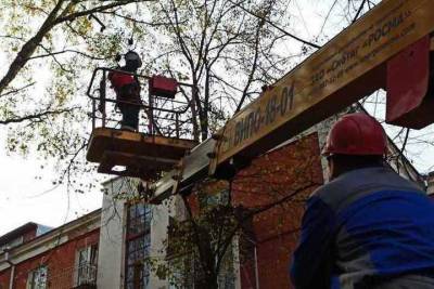 Жители Кировского района поблагодарили Ярэнерго за восстановление уличного освещения дворовых территорий поселка Бутусовский