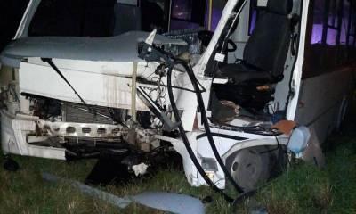 Пассажирский автобус попал в серьезное ДТП ночью на трассе в Карелии