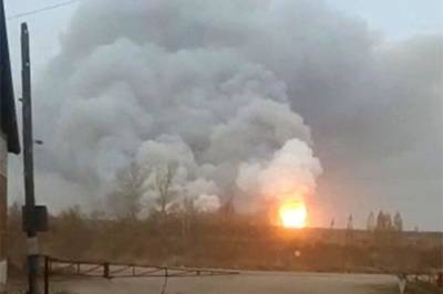 В Рязанской области продолжаются взрывы на горящем складе