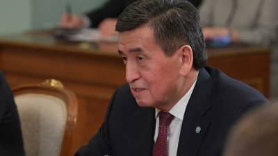 Кыргызстан: президент согласился на условия демонстрантов