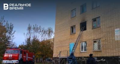 В Челнах пять человек спасли из горящего многоквартирного дома