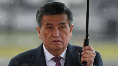 В Киргизии не могут найти президента и премьер-министра страны
