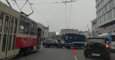 В Калининграде из-за аварии на улице Черняховского встали трамваи
