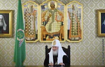 Патриарх Кирилл ушел на карантин после контакта с COVID-больным