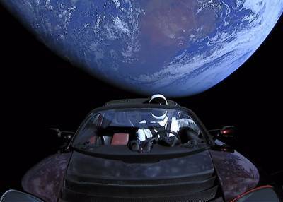 Автомобиль Tesla Roadster пролетел рядом с Марсом