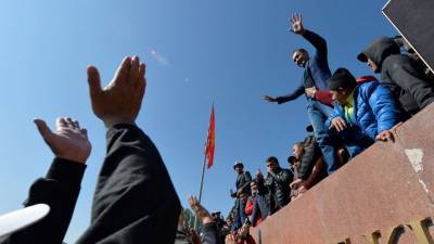 Кыргызстан закрыл границы на фоне волнений