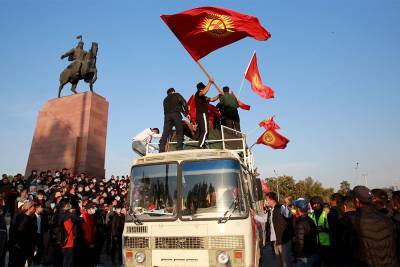 На протестах в Бишкеке пострадали больше тысячи человек