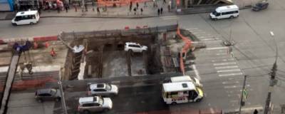 Нетрезвый водитель Lexus угодил в раскопанную коммунальщиками яму