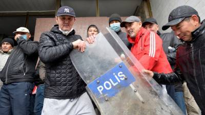 Пресекать будем жестко: киргизские силовики потребовали от политиков вернуть страну в рамки закона