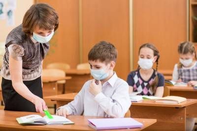 Вспышка коронавируса во львовском лицее: Образовательное учреждение уходит на досрочные каникулы
