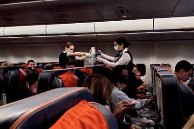 В России начнут следить за поведением пассажиров в самолетах через камеры