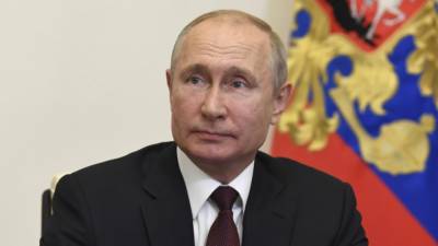 Путин потребовал разработать план обновления техники МЧС