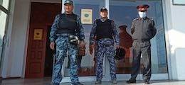 Киргизия закрыла границы после исчезновения президента и премьера