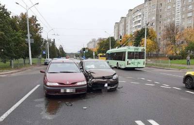 Две машины столкнулись в Минске – пострадала пассажирка