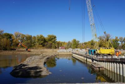 В Среднеахтубинском районе завершается строительство переливной плотины