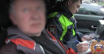 В Калининграде водители перегородили дорогу пьяному автомобилисту и вызвали ГИБДД (видео)