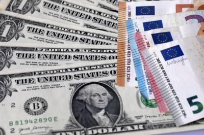 На Мосбирже евро опустился ниже 91 рубля