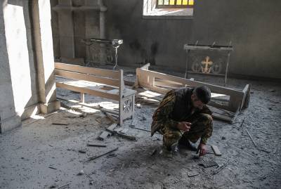 Российские журналисты ранены во время обстрела церкви в Карабахе