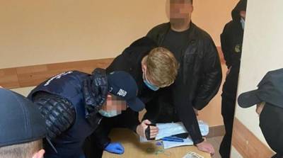 В Киевской области офицера Нацполиции задержали во время получения взятки