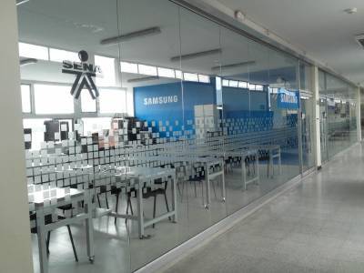 В Samsung посмеялись над оказавшейся под санкциями Huawei - Cursorinfo: главные новости Израиля